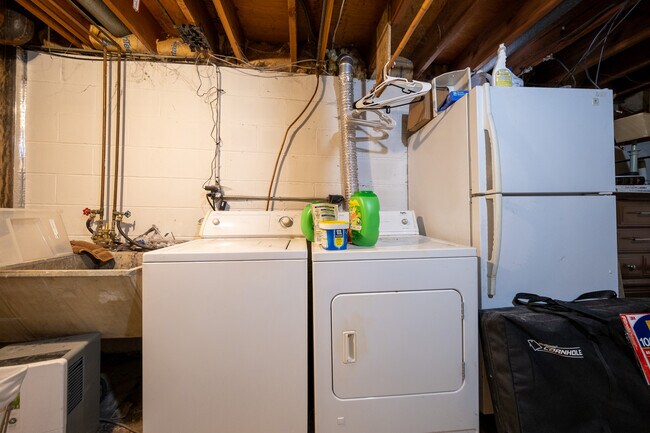 Building Photo - 3235 S 39th Ave