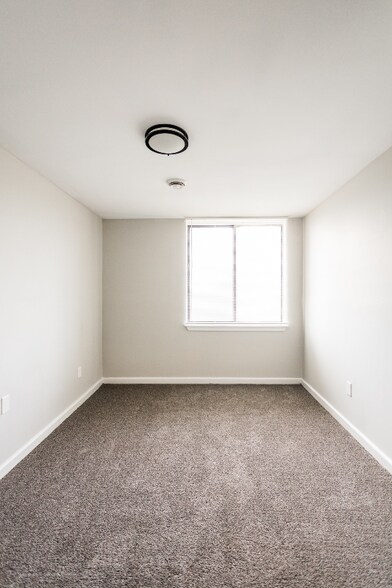 Building Photo - 1400 Seward Ave