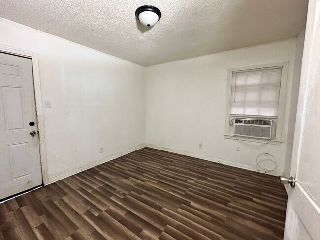 Building Photo - 1303 S 19th St