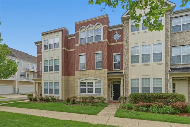 Building Photo - Expansive 4BR / 4.5BA Townhome in Lansdowne Town Center – Over 3,400 Sq Ft!