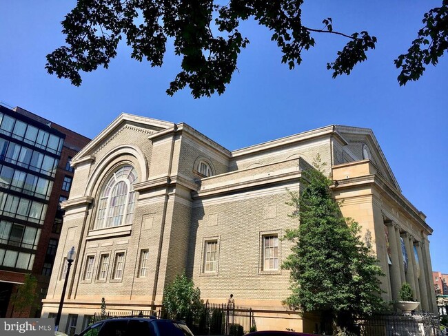 Building Photo - 2301 Champlain St NW