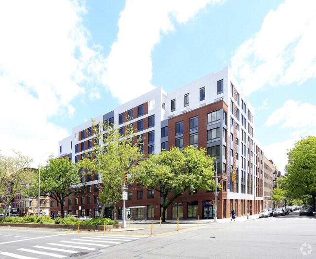 Building Photo - The Rennie