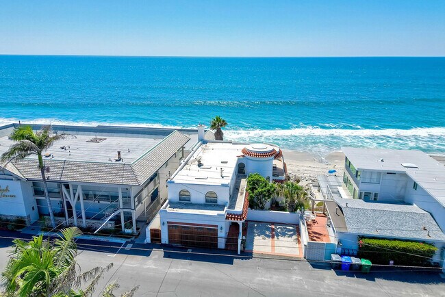 Building Photo - 2751 Ocean St