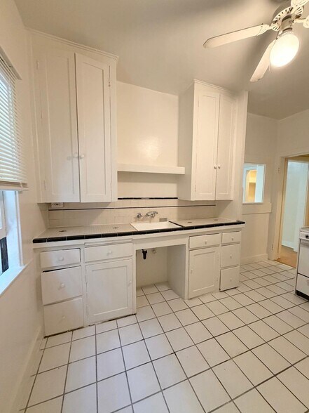 Building Photo - 1825 Ivar Ave