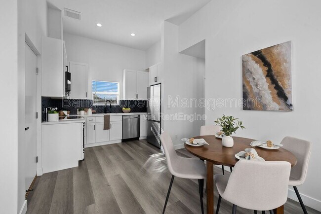 Building Photo - 1638 Elm Ave