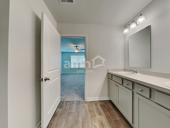 Building Photo - 118 Tobago Cir