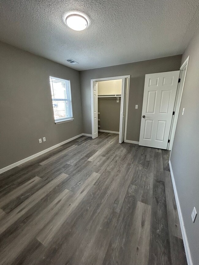 Building Photo - 1/2 OFF FIRST MONTH'S RENT!!!!!  MOVE-IN READY! Gorgeous! Newly Remodeled 3 Bedroom 2 Bathroom Home!
