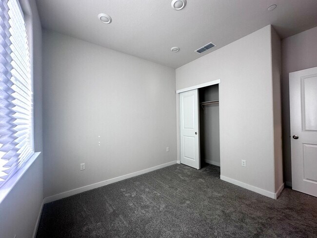Building Photo - 8024 Pasadena Dr