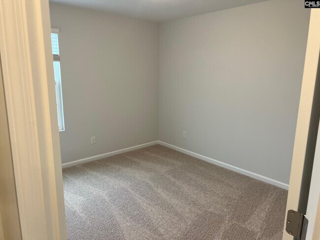 Building Photo - 909 Desert Ln