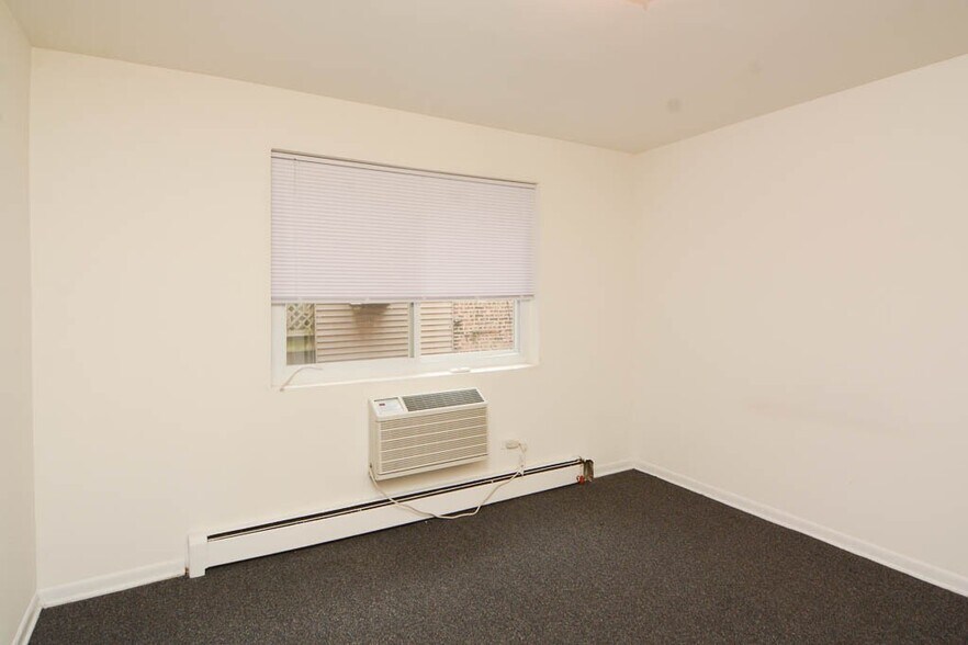 Building Photo - 520 W Aldine Ave