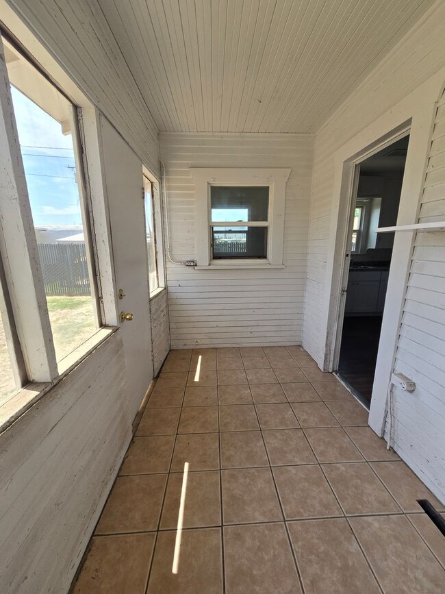 Building Photo - 3 Bedroom 1 Bath home coming soon