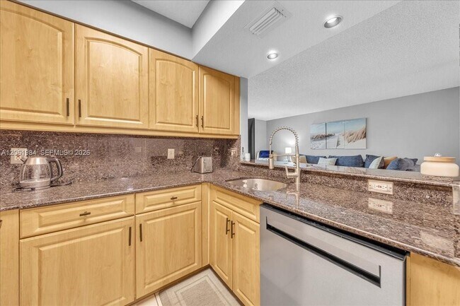 Building Photo - 2240 N Cypress Bend Dr