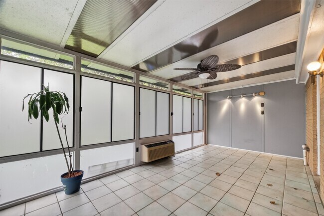 Building Photo - 319 Richvale Ln