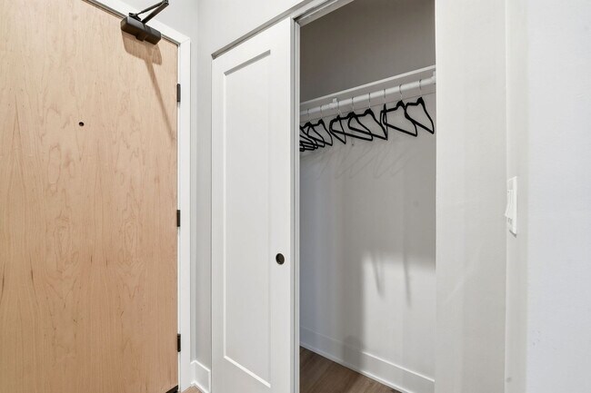 Building Photo - 6044 N Winthrop Ave