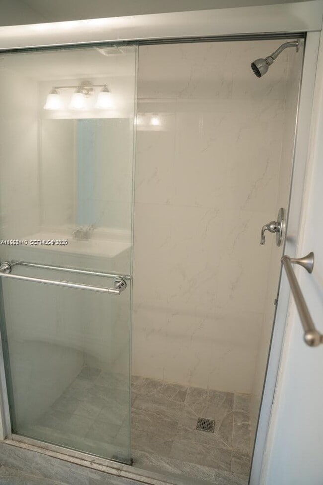 Building Photo - 16465 NE 22nd Ave