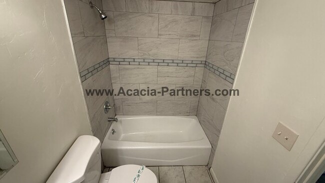 Building Photo - Eastside 3 Bedroom 2 Bath