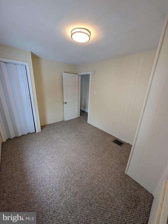 Building Photo - 30 W Roland Rd