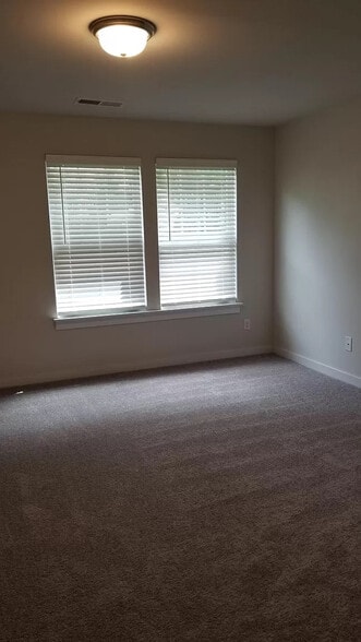 Building Photo - Room in Townhome on Sharon Towns Dr