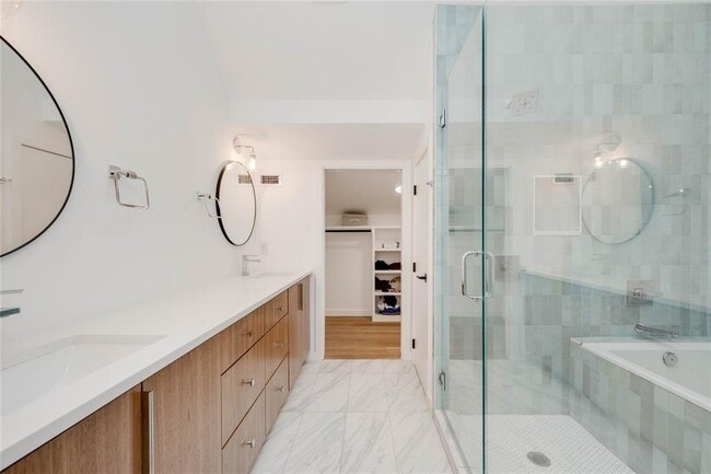 Building Photo - 1208 Luna St