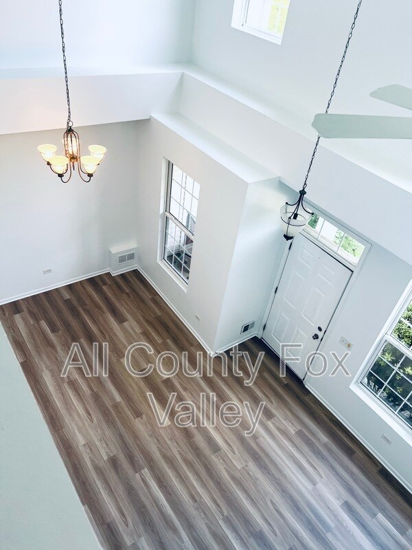Building Photo - 503 Lakeside Ct