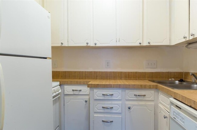 Building Photo - 3400 Timmons Ln