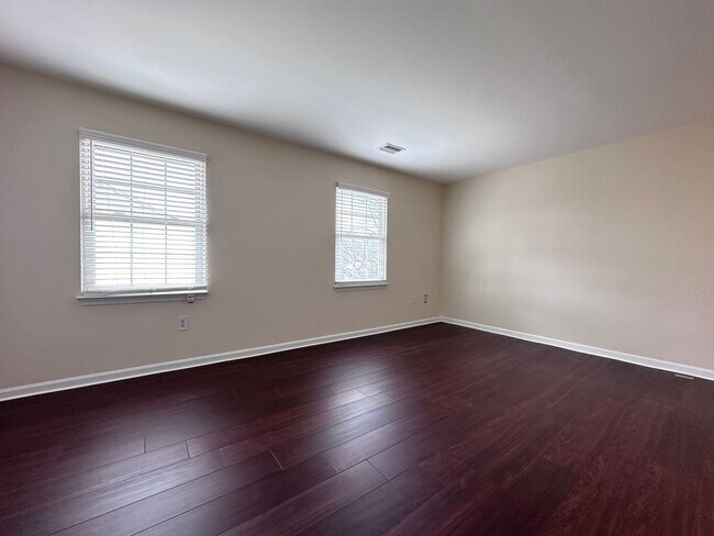 Building Photo - Wonderful townhome with recent upgrades..a...