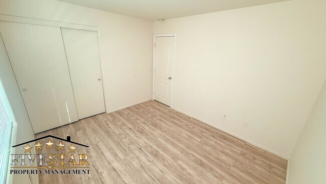 Building Photo - 7408 Cross Glade St