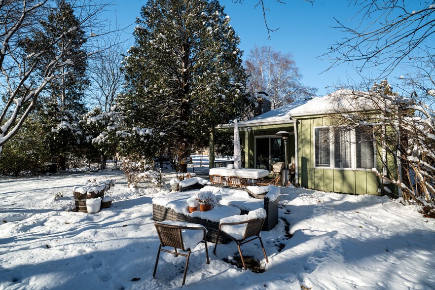 Building Photo - 535 W Montclaire Ave