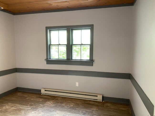Building Photo - 95 Hall Ave