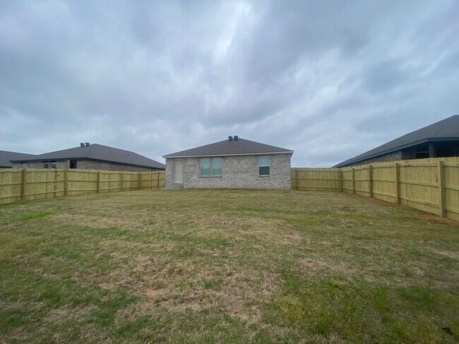 Building Photo - 11 Vineyard Dr