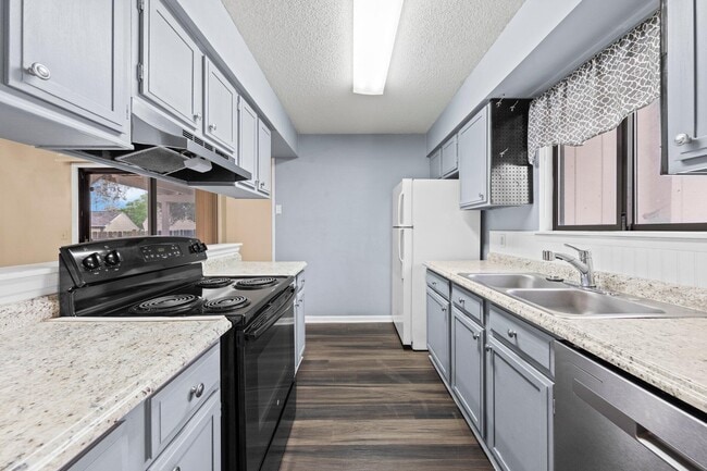 Building Photo - 208 Bartonwood Ct