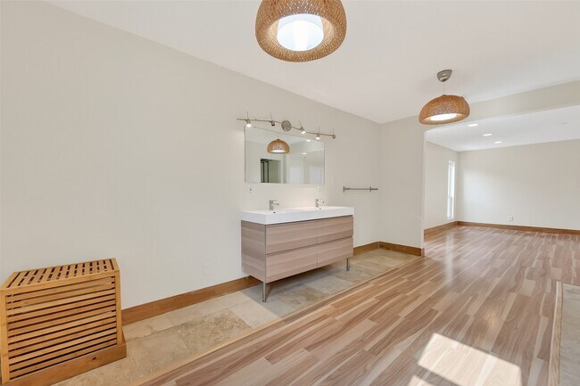 Building Photo - 16117 Singapore Ln