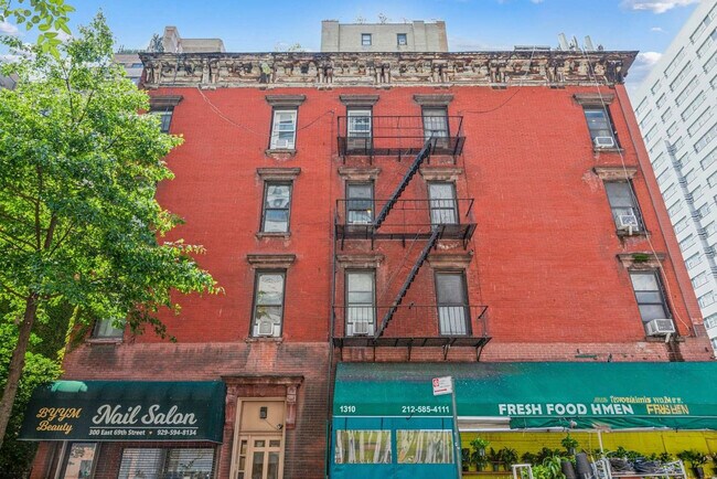 Building Photo - 1310 2nd Ave