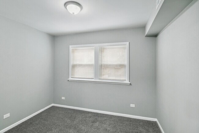 Building Photo - 9305 S Homan Ave