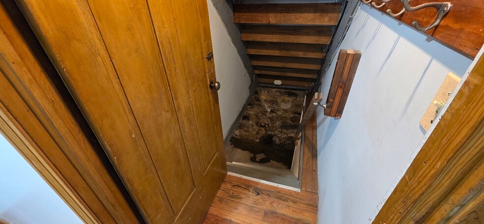 Basement Stairs - 8295 Limeridge Rd