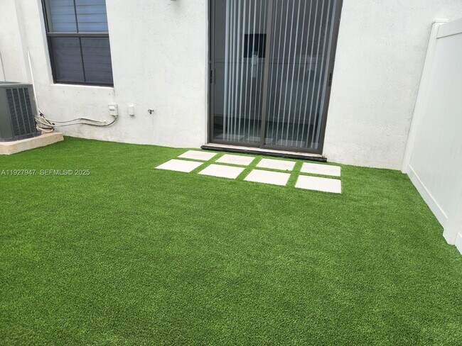 Building Photo - 3434 W 104th Terrace