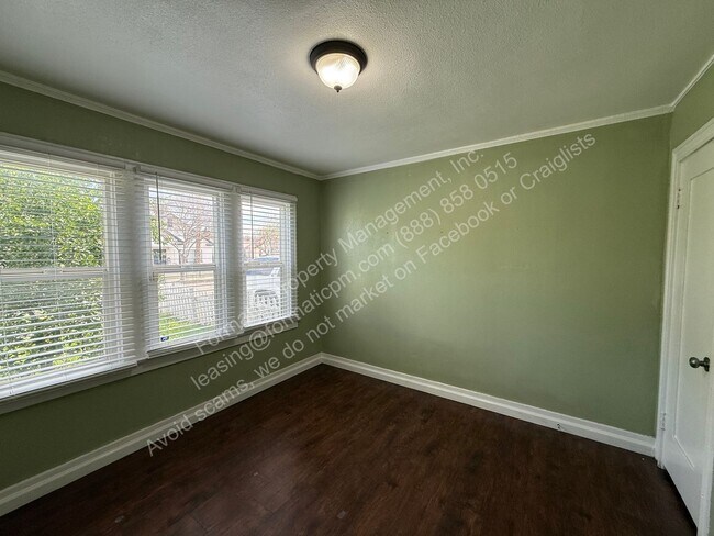 Building Photo - 1478 N Crescent Ave