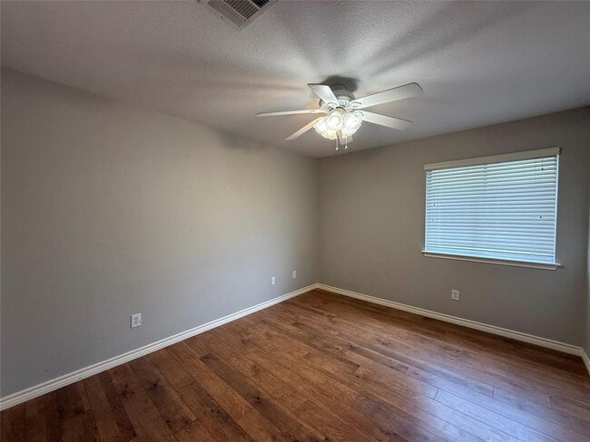 Building Photo - 905 Remington Dr