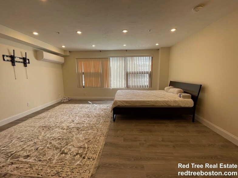 Building Photo - 1028 Commonwealth Ave