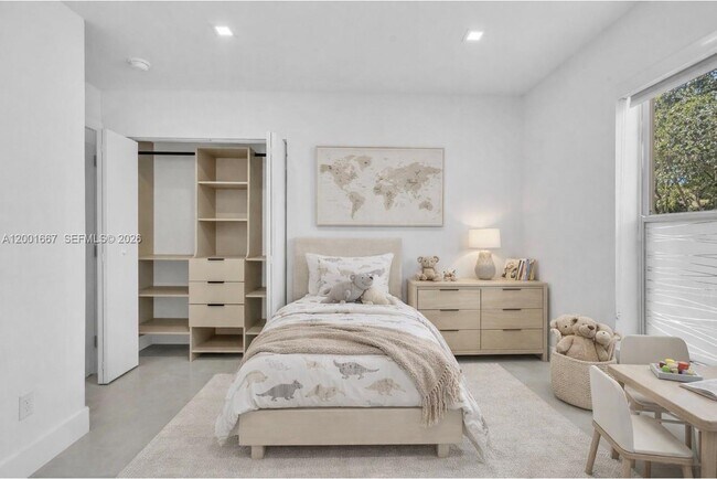 Building Photo - 4967 SW 32nd Way