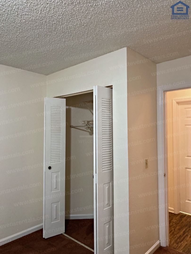 Building Photo - 430 Oriole Dr