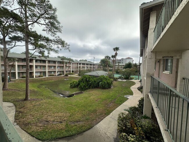 Building Photo - ONE MONTH FREE - 2br - 1000ft2 - Affordabl...