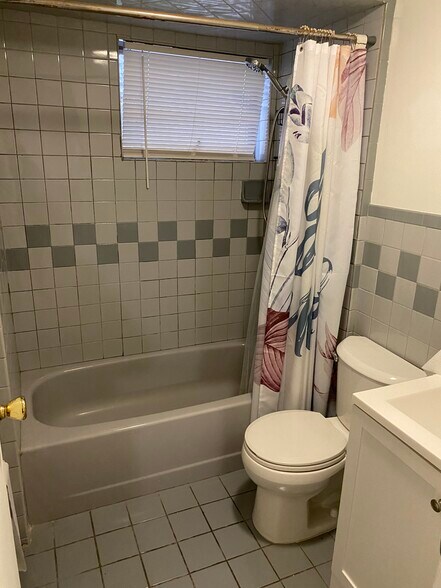 Bathroom - 749 S Broad St