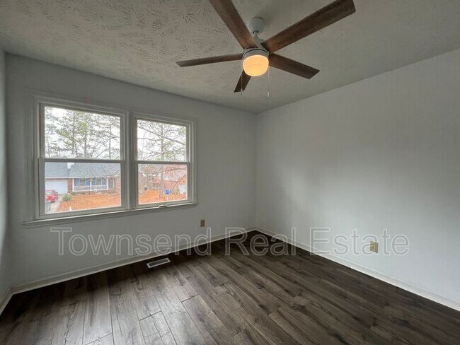 Building Photo - 7121 Dayspring Dr