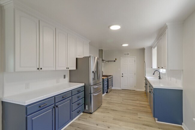 Building Photo - Los Altos 4-Bedroom with Fireplace, EV Hoo...