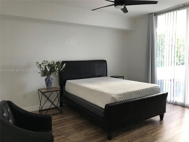 Building Photo - 7900 Harbor Island Dr