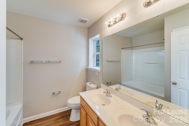 Building Photo - 3410 Broadwick St