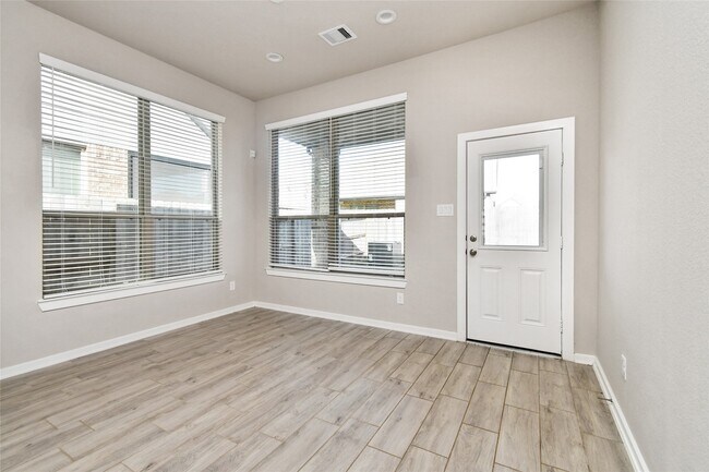 Building Photo - 939 Malibu Shr Ln