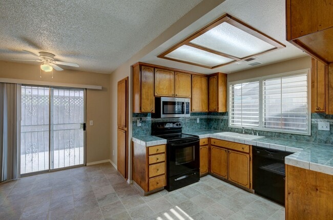 Building Photo - Marty 174