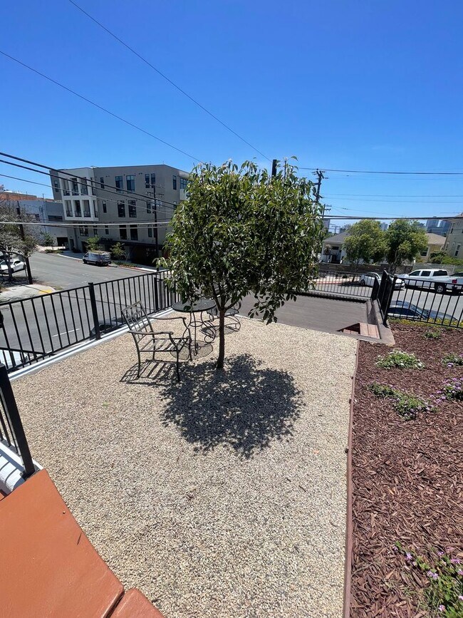 Building Photo - Charming 2-Bedroom Home with Private Yard ...